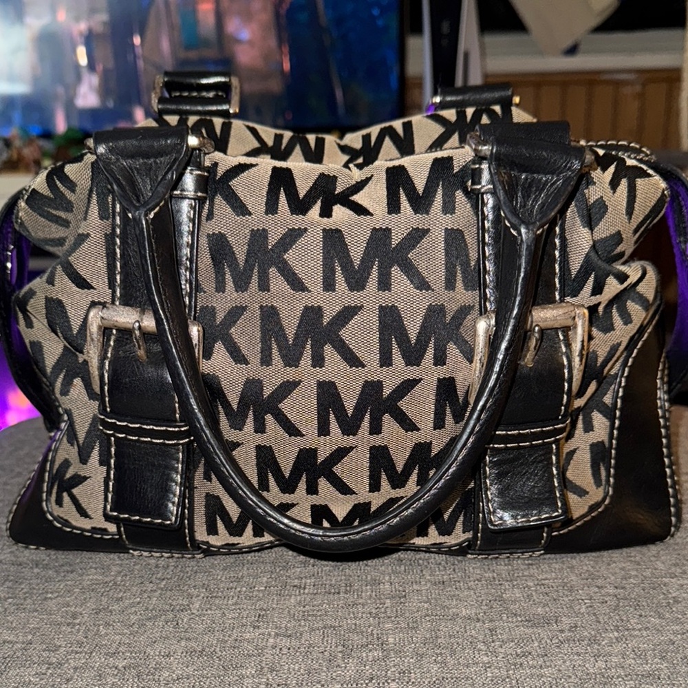 Michael Kors Vintage Black & Tan Handbag w Silver Hardware & Leather Accents.